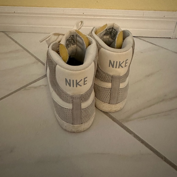 Nike Blazer Mid ‘77 Vintage Shoe - Picture 4 of 7